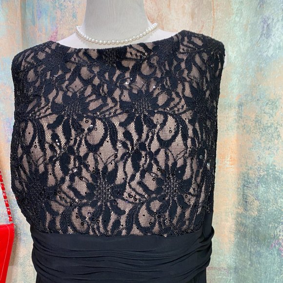 πJessica Howard Little Black Dress with Lace - Picture 4 of 14